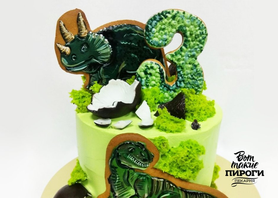 Торт с динозаврами и ягодами