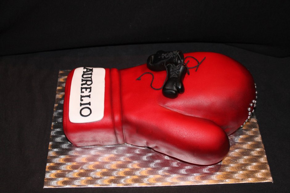 Торт с боксерскими перчатками