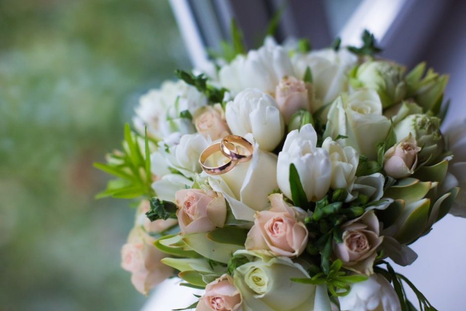Свадебный букет из тюльпанов белых