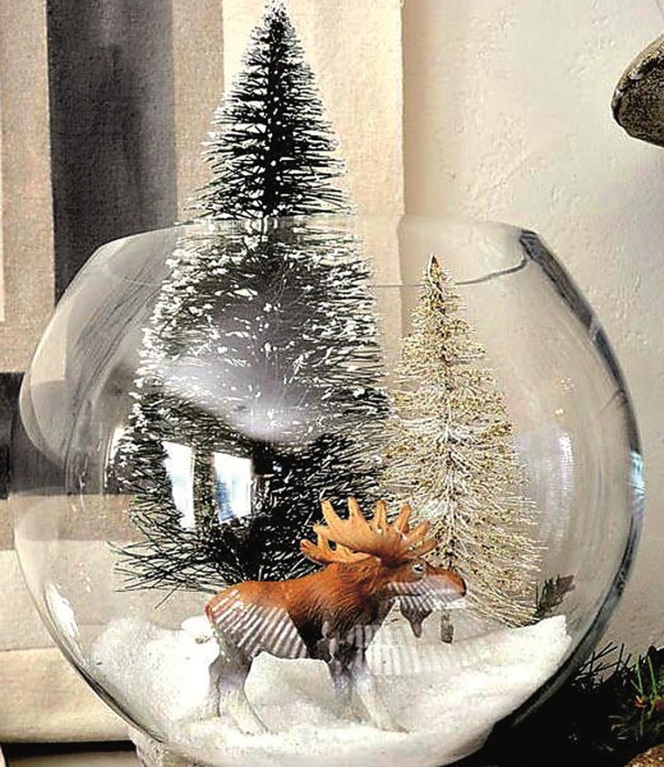 Новогодний декор в стеклянной вазе
