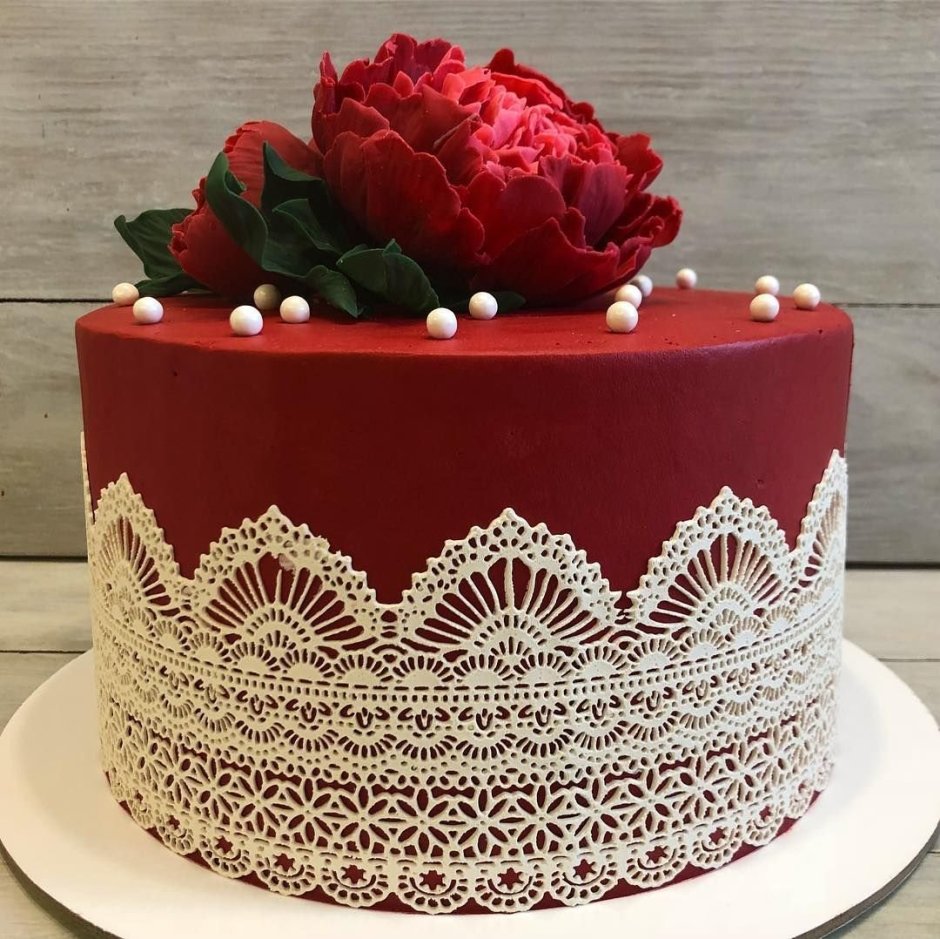Торт красный бархат украшение для женщины