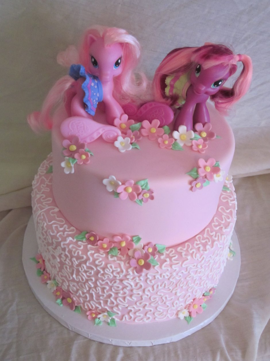 Розовый торт с пони