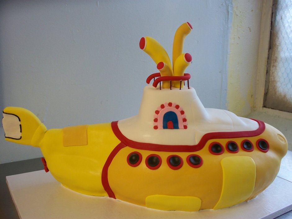 Торт в виде подводной лодки