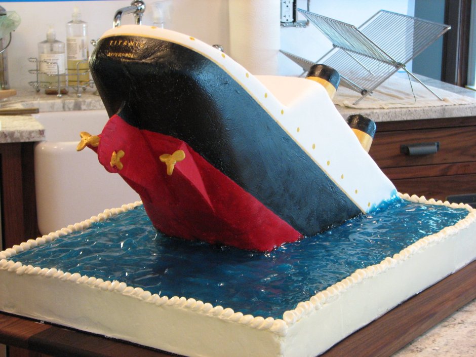 Торт в виде танкера