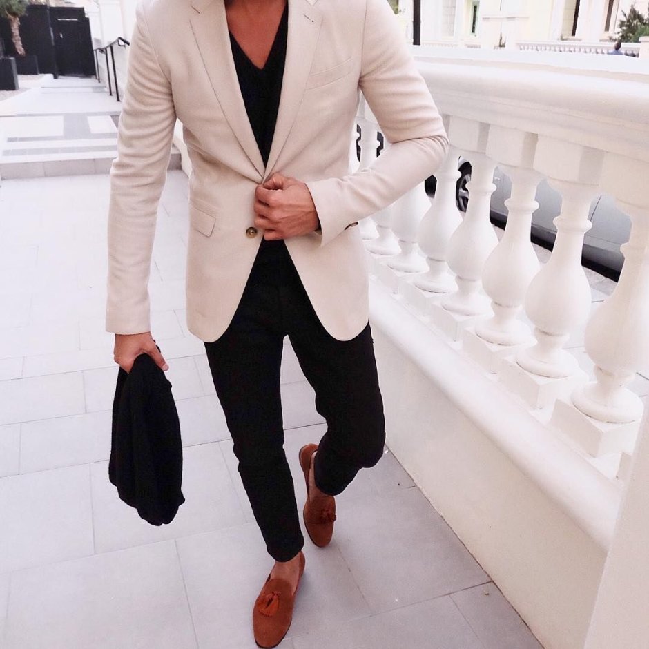 Белый пиджак черные брюки мужские