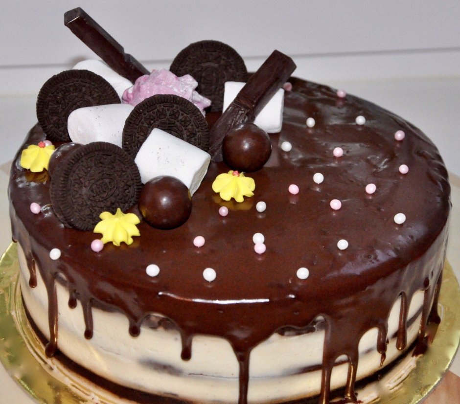 Украшение домашнего шоколадного торта