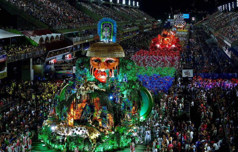 Ежегодный карнавал в Рио-де-Жанейро