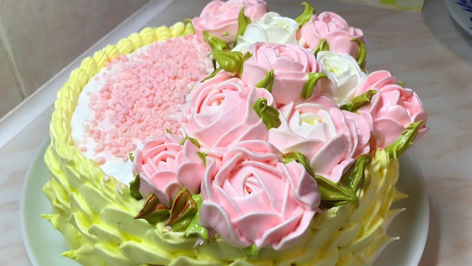 Торт корзина с цветами из белкового крема