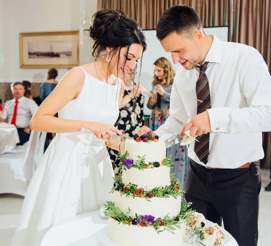 Вынос торта на свадьбе