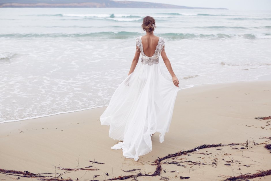 Свадебное платье на море