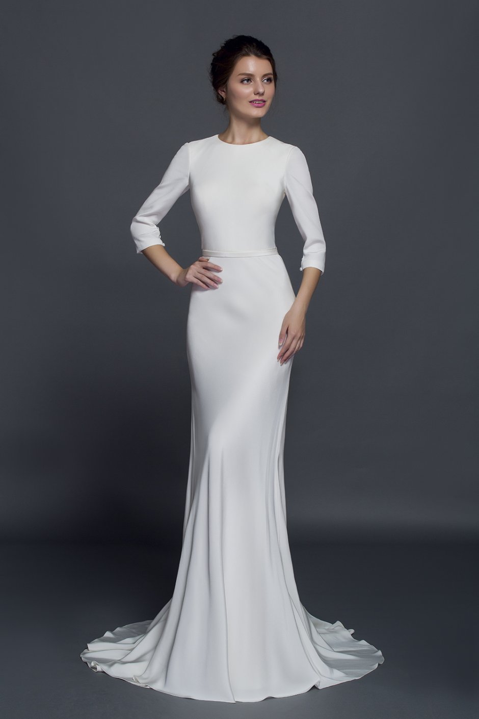 Белое свадебное платье с длинным рукавом