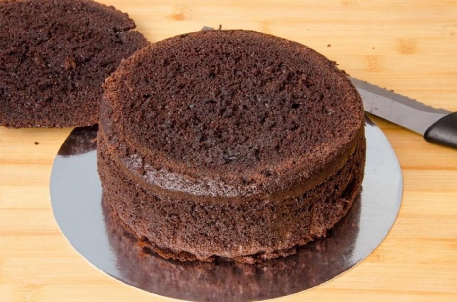 Торт с шоколадными классическим бисквитом