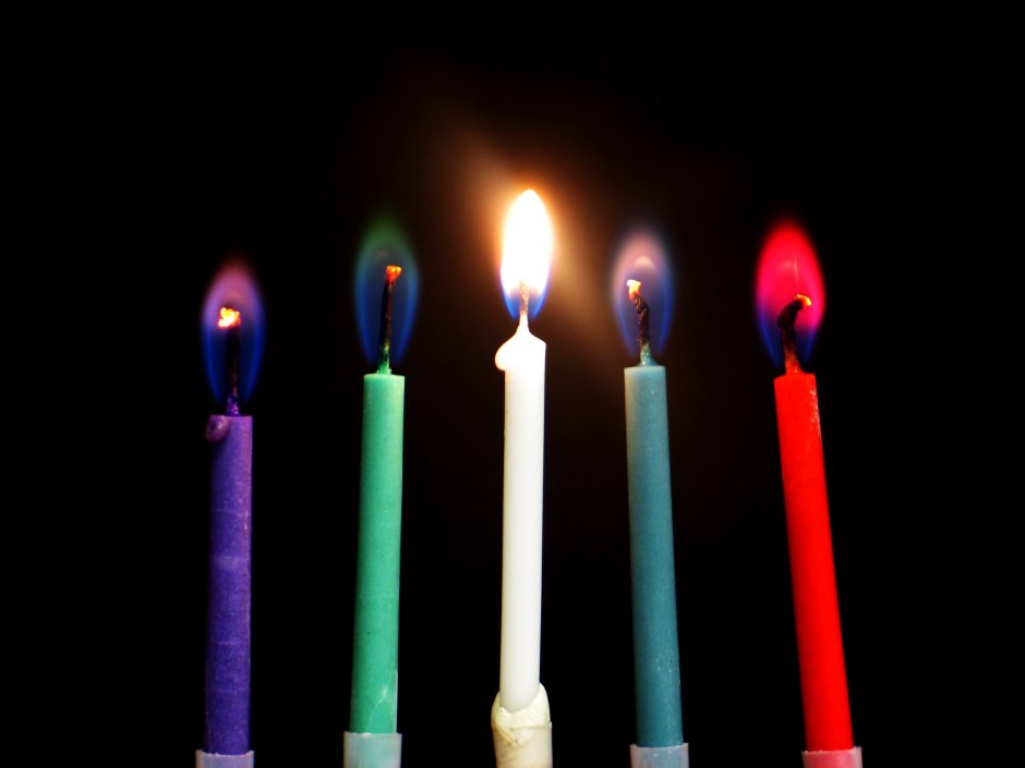 Разноцветные магические свечи