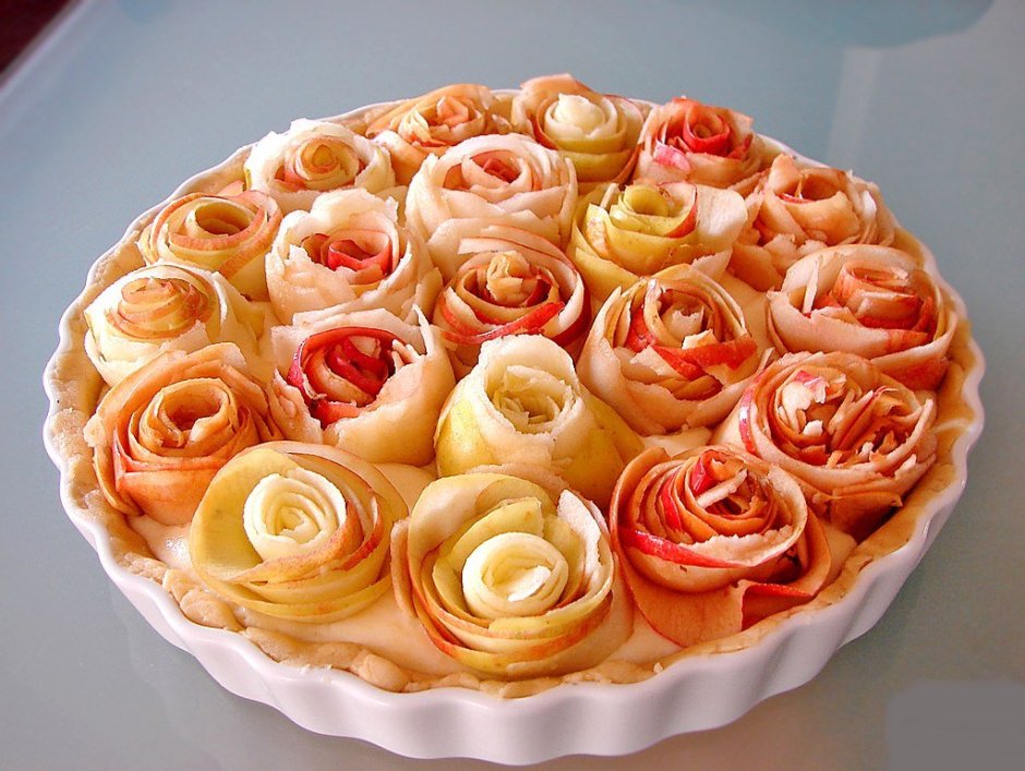 Пирог с розами из яблок