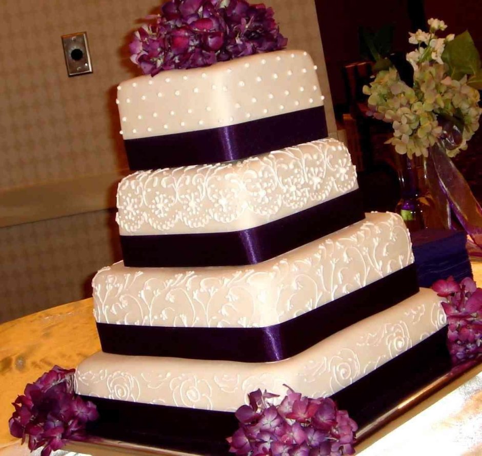 Украшение стола для торта на свадьбу