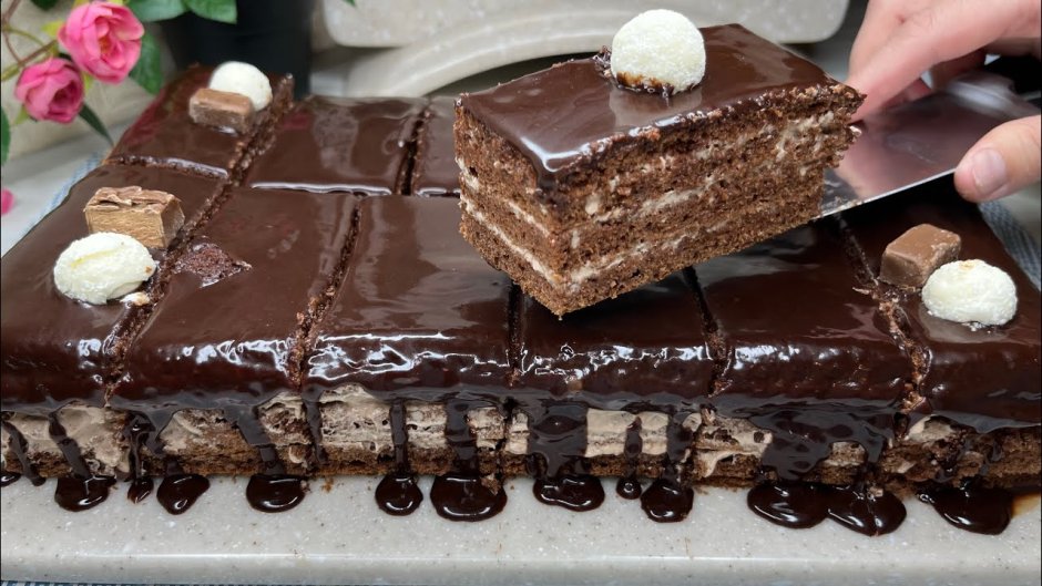 Десерт в шоколадной сфере