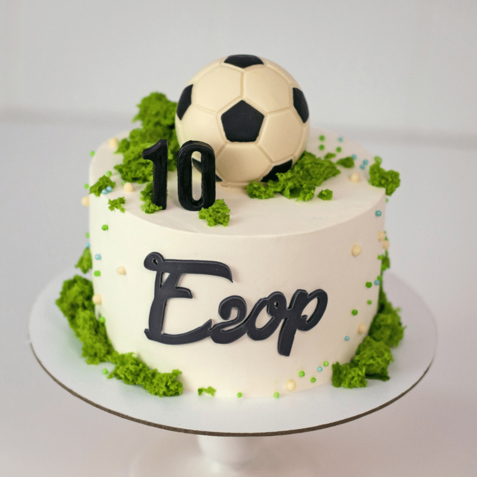 Украшение торта с футбольной тематикой