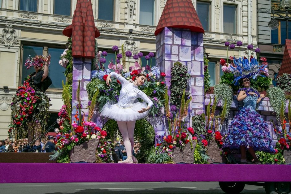 Парад цветов в Санкт Петербурге 2021
