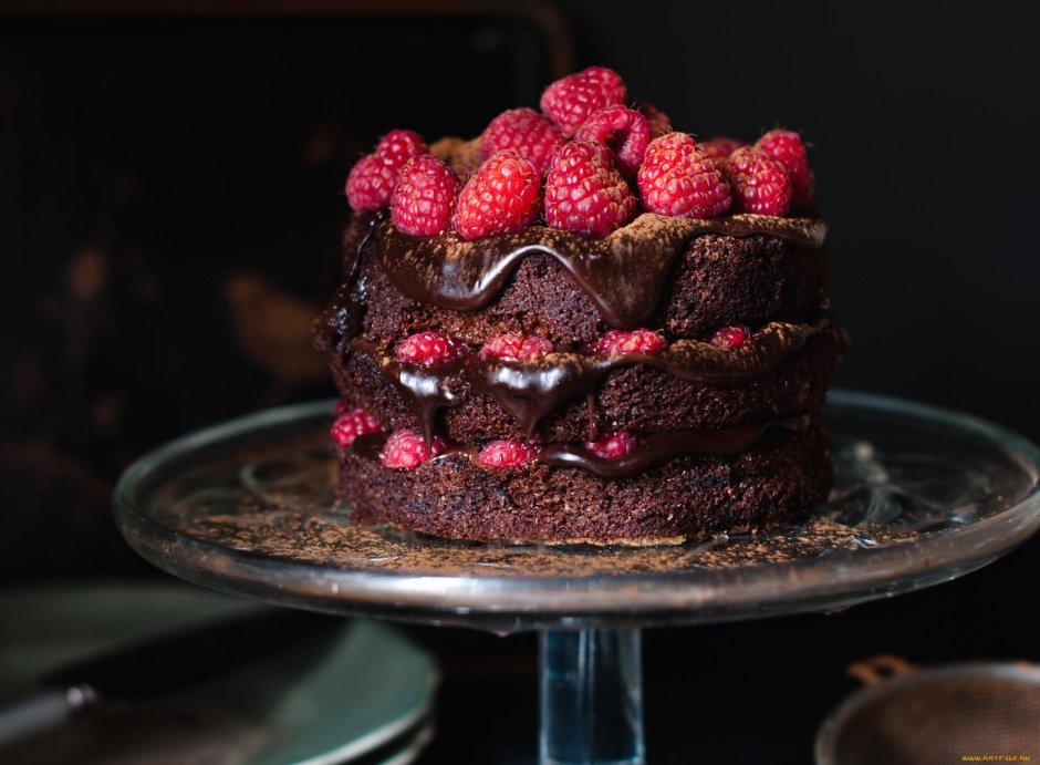 Торт шоколадно малиновый трюфель