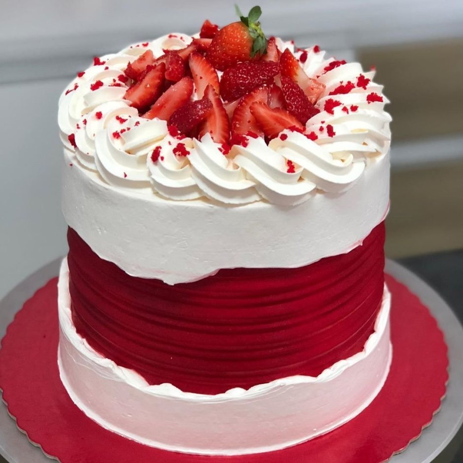 Украшение торта малиной красный бархат
