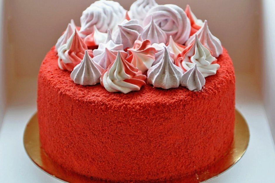 Красный двухэтажный торт