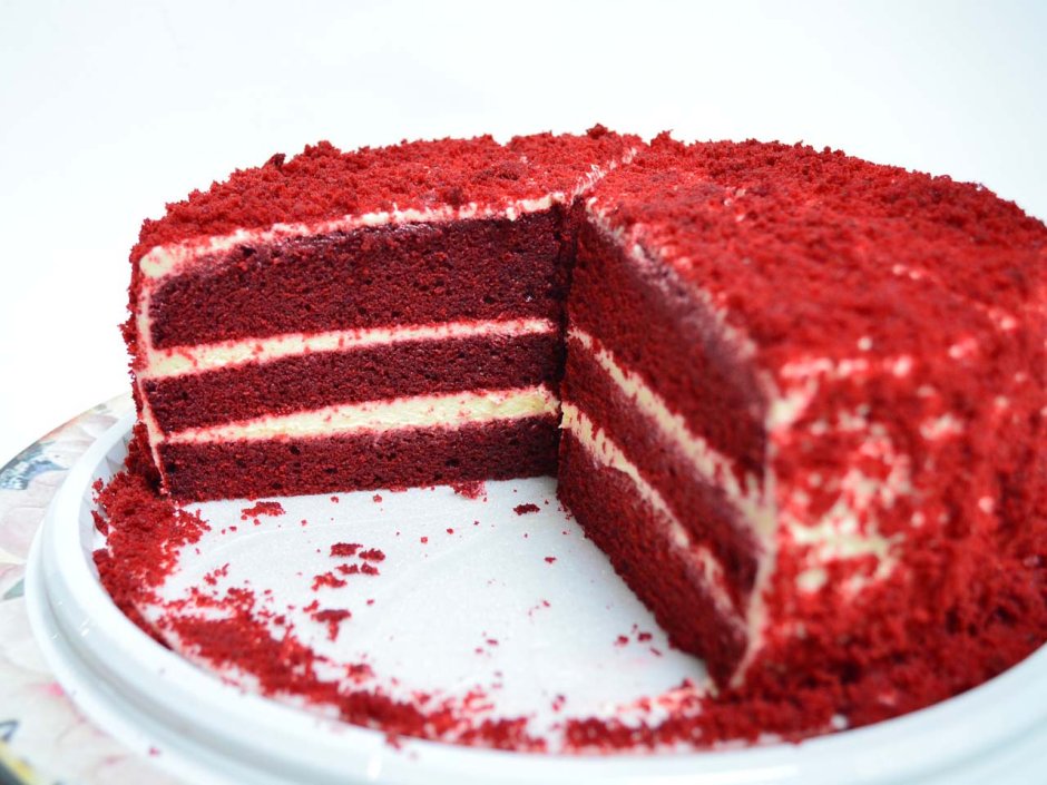 Торт красный бархат с клубникой