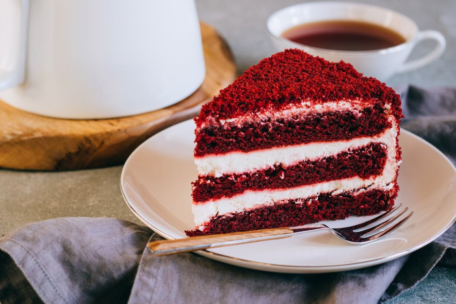 Украшение торта красный бархат Рафаэлло