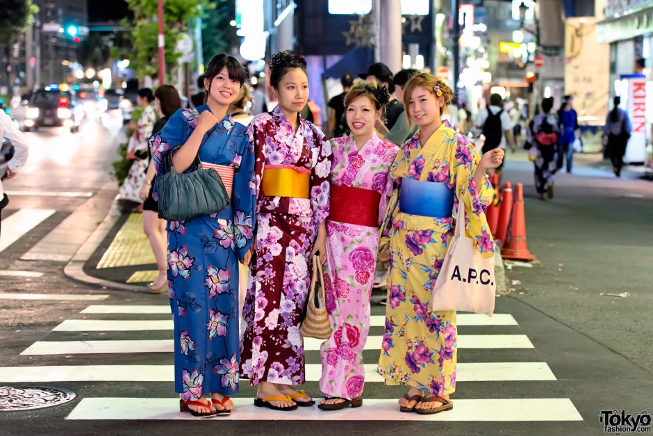 Фестиваль фейерверков в Японии юката
