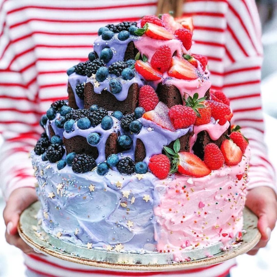 Украшение торта ягодами для девочки