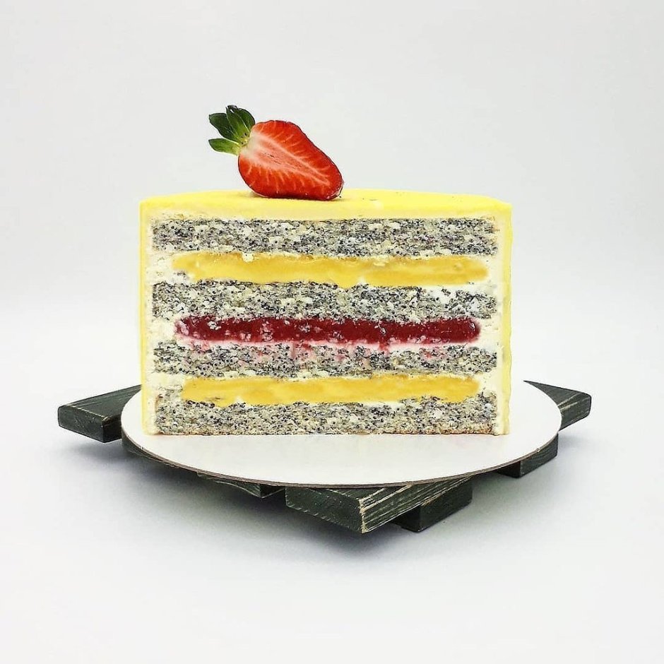 Торт с клубничным конфи