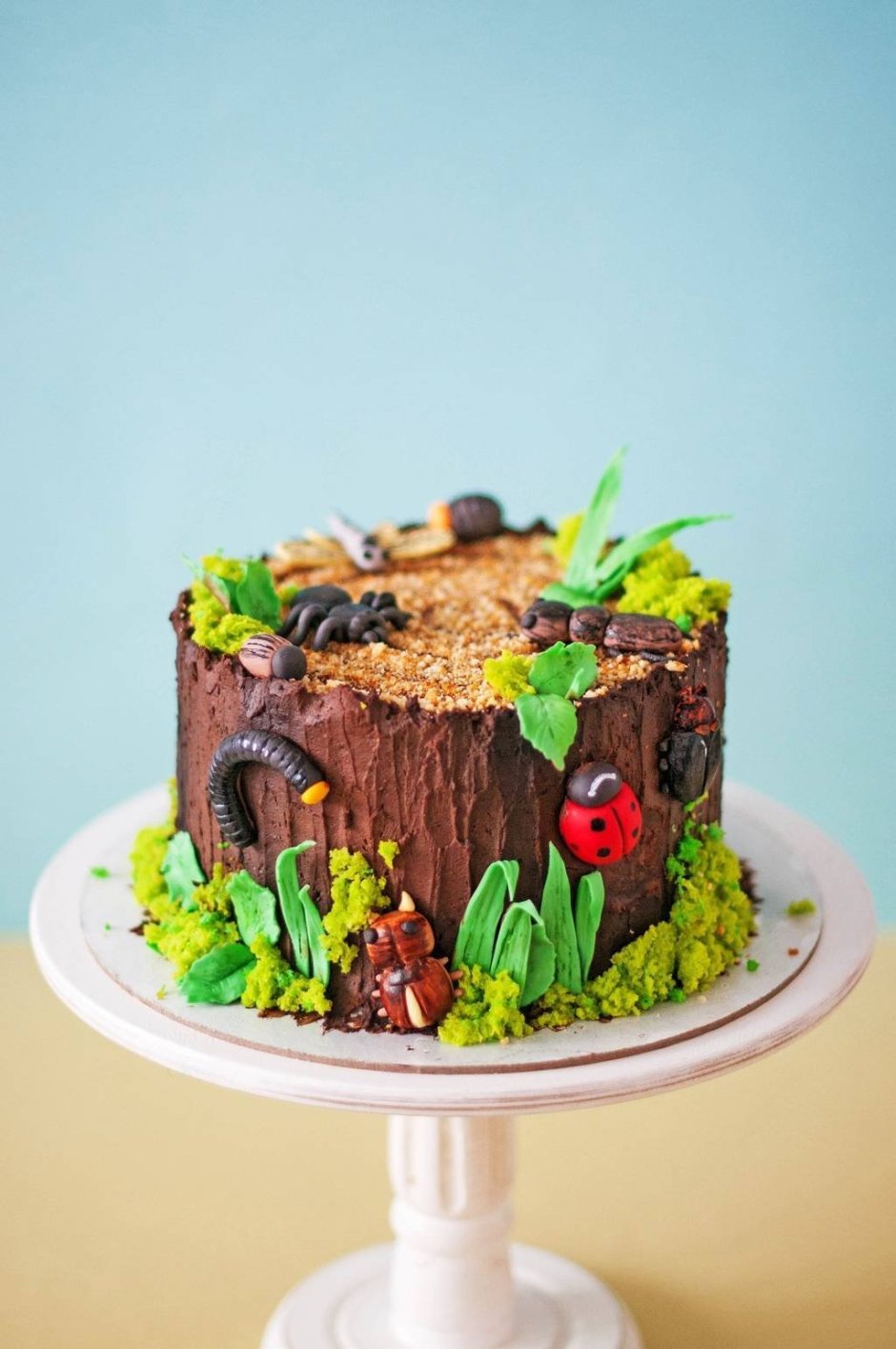 Торт с декором леса