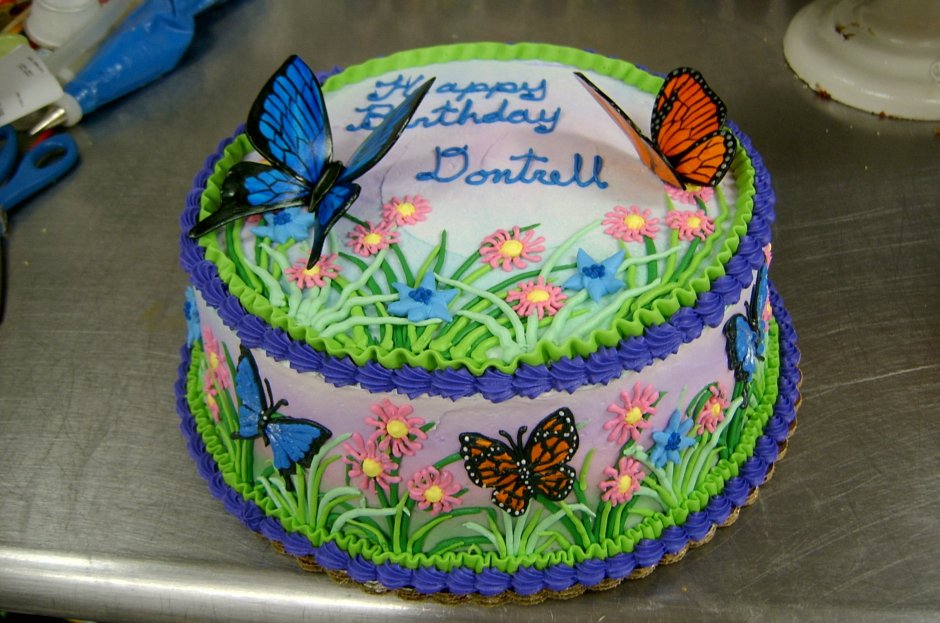 Тортик с цветочками и бабочками