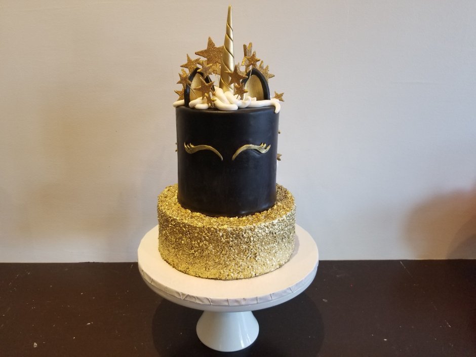 Торт с золотыми брызгами