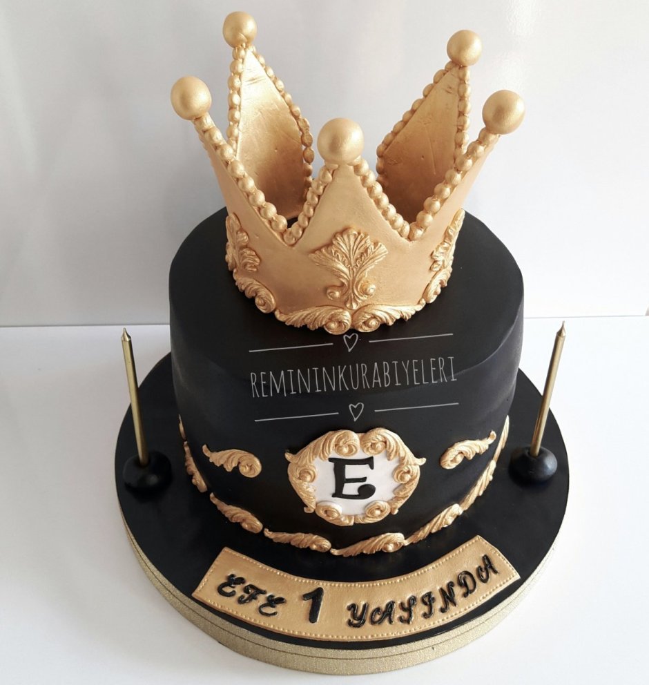 Мужской торт с короной и сферами