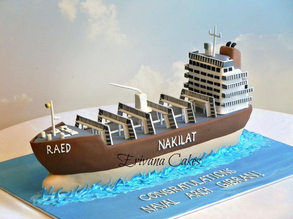 Торт с кораблем и волнами