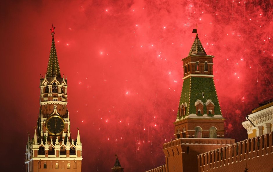 Куранты на Спасской башне Московского Кремля новый год