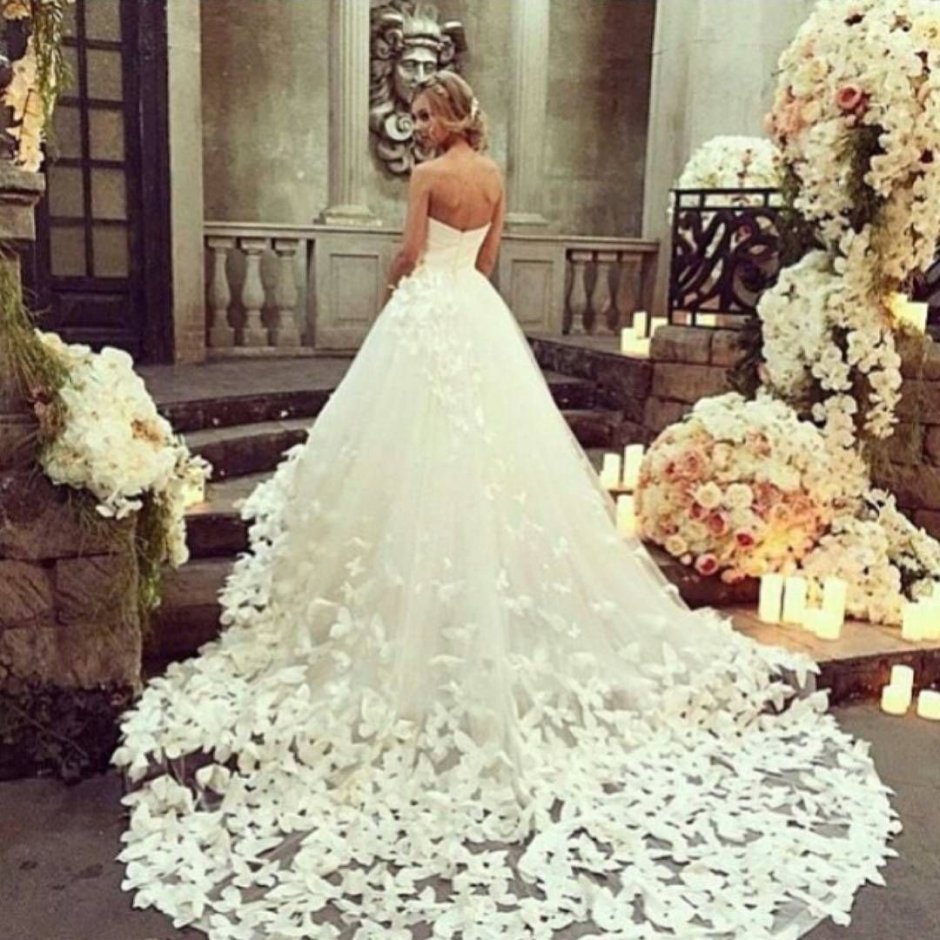 Свадебное платье с бабочками