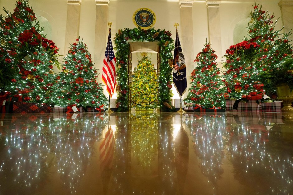 Мелания Трамп украсила белый дом к Рождеству 2020
