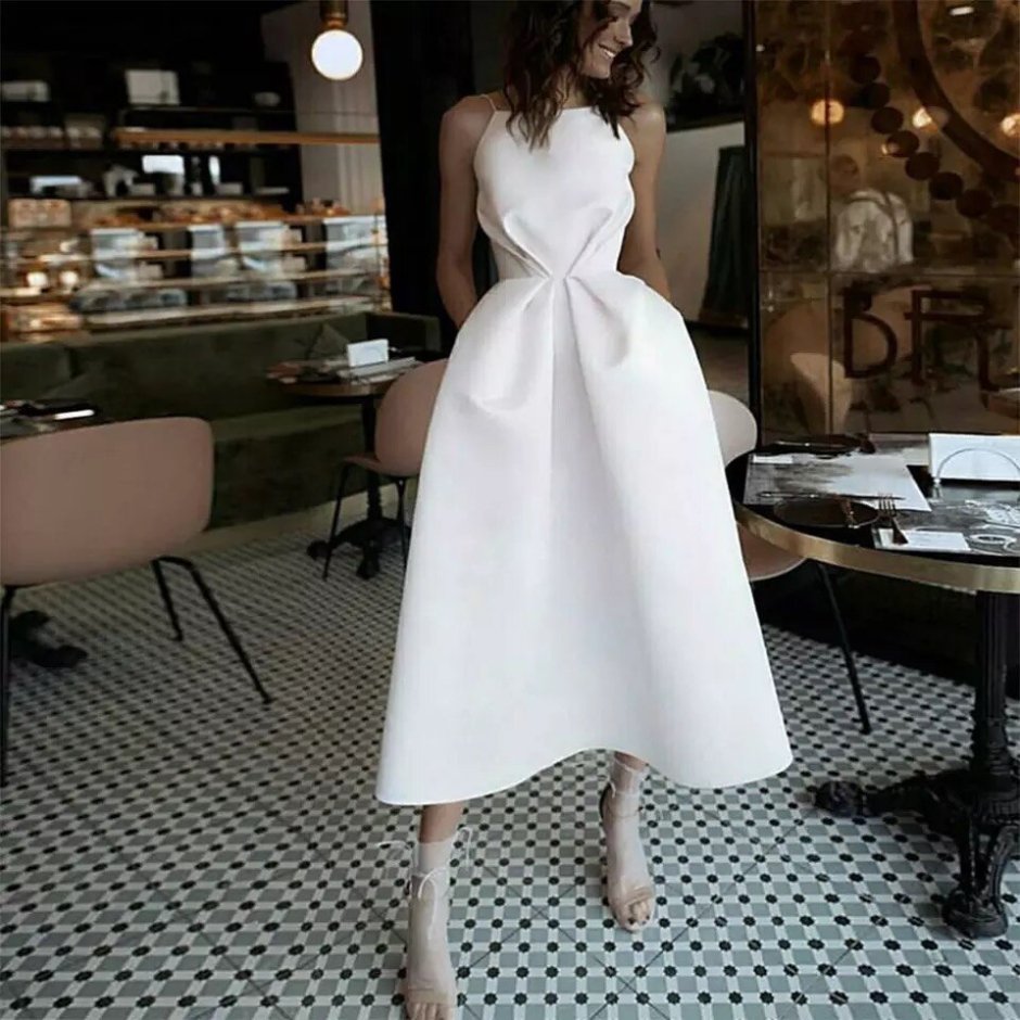 Минималистичное белое платье