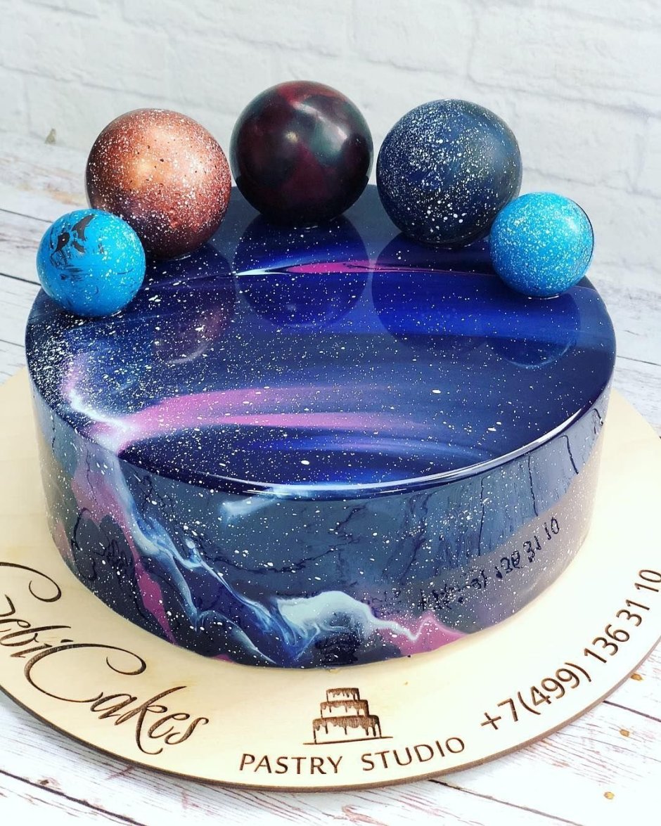 Детский торт в космическом стиле