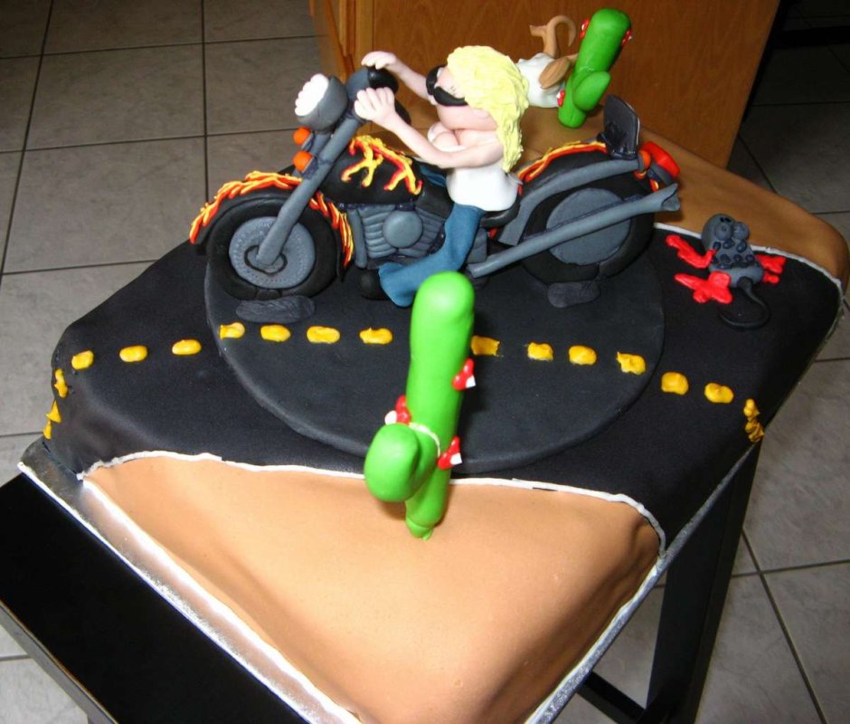 Торт для мотоциклиста креативный