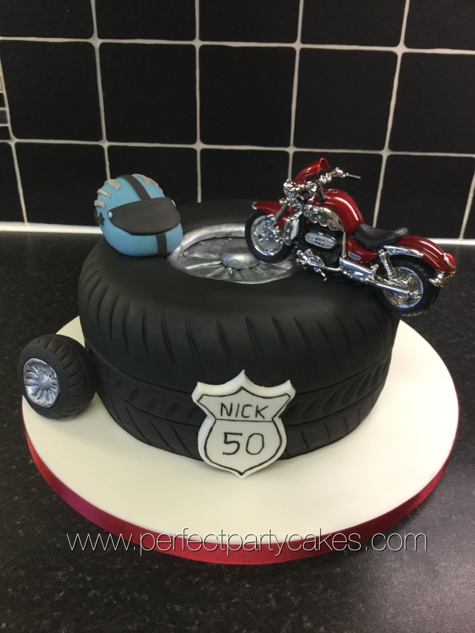 Торт с машинкой и мотоциклом