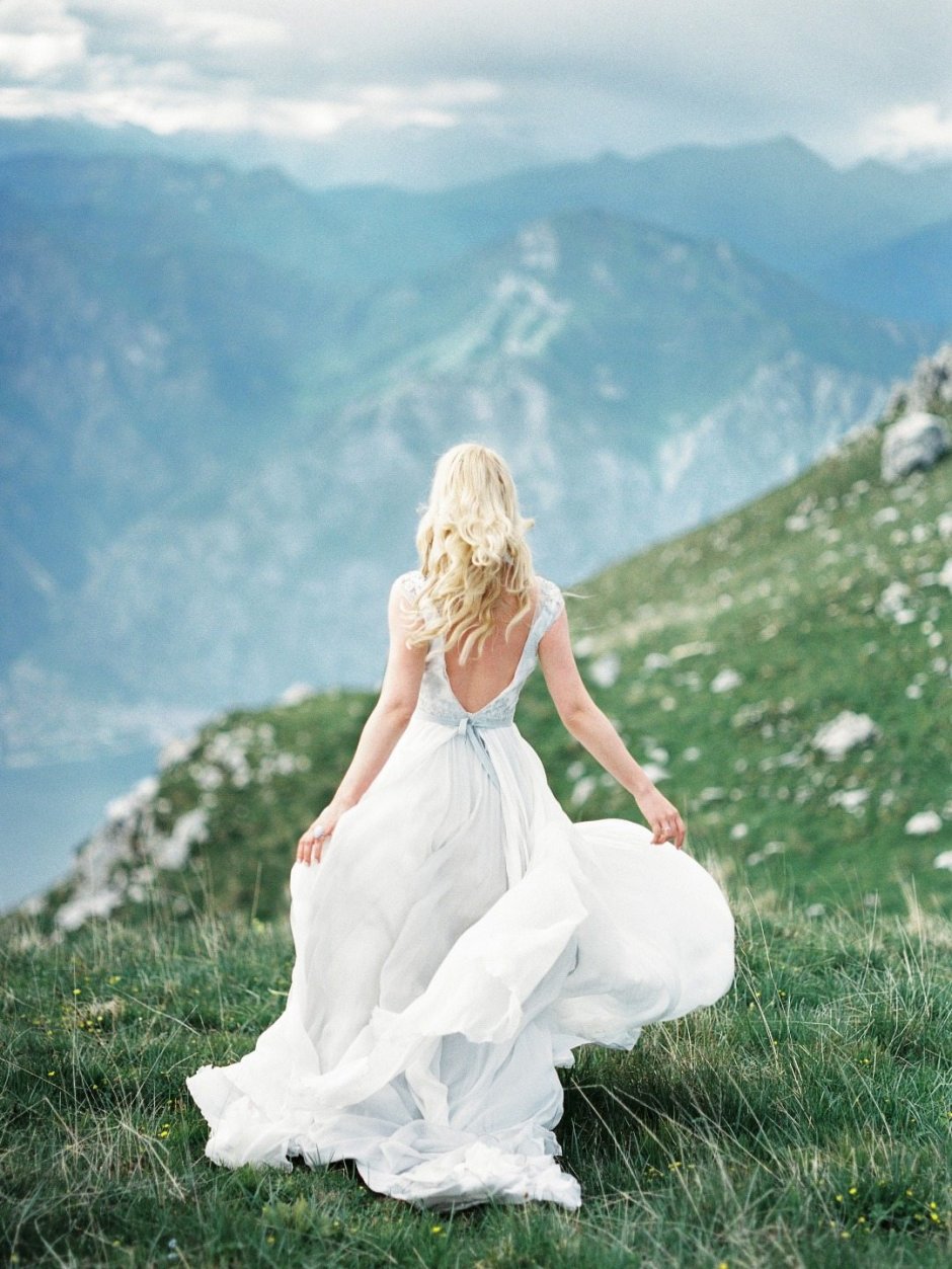 Белоснежное платье невесты