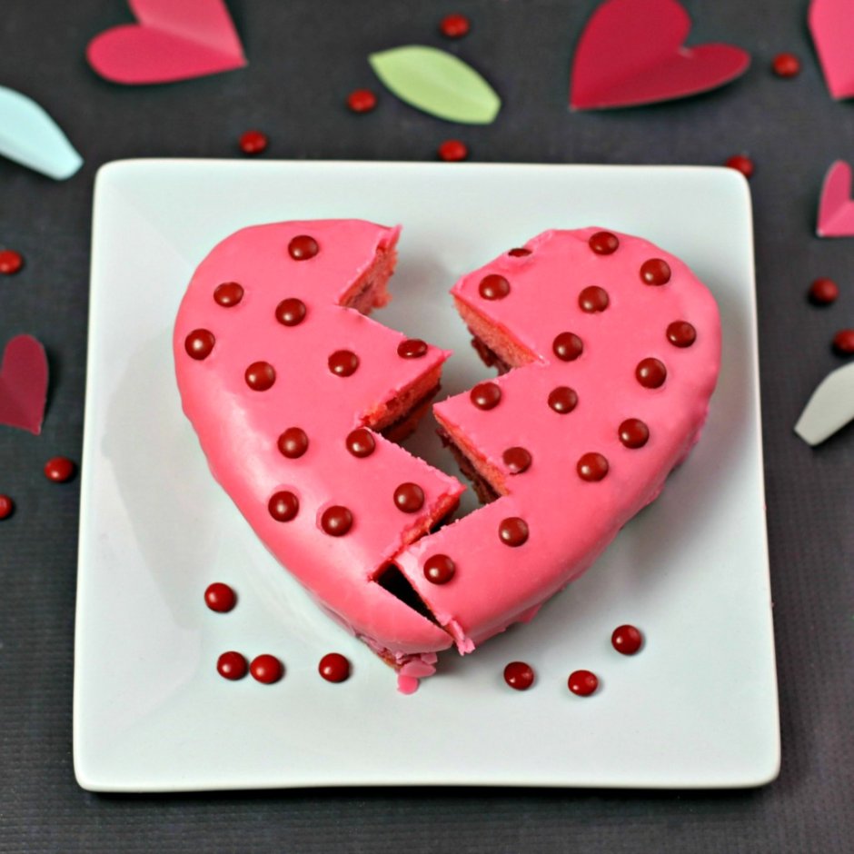 Торт с сердечками стикерами