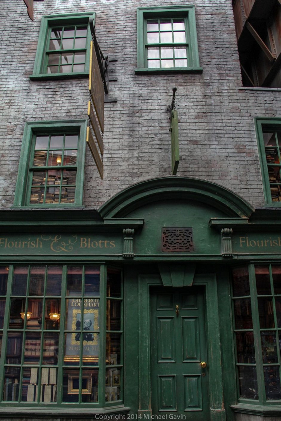 Гарри Поттер и Хагрид в косом переулке