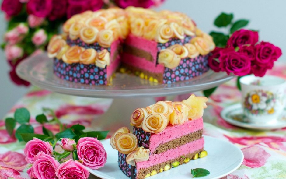 Цветы и пирожные