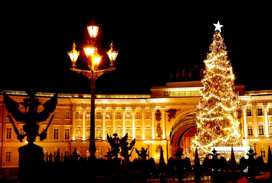 Ёлка на Дворцовой площади в Санкт-Петербурге 2021