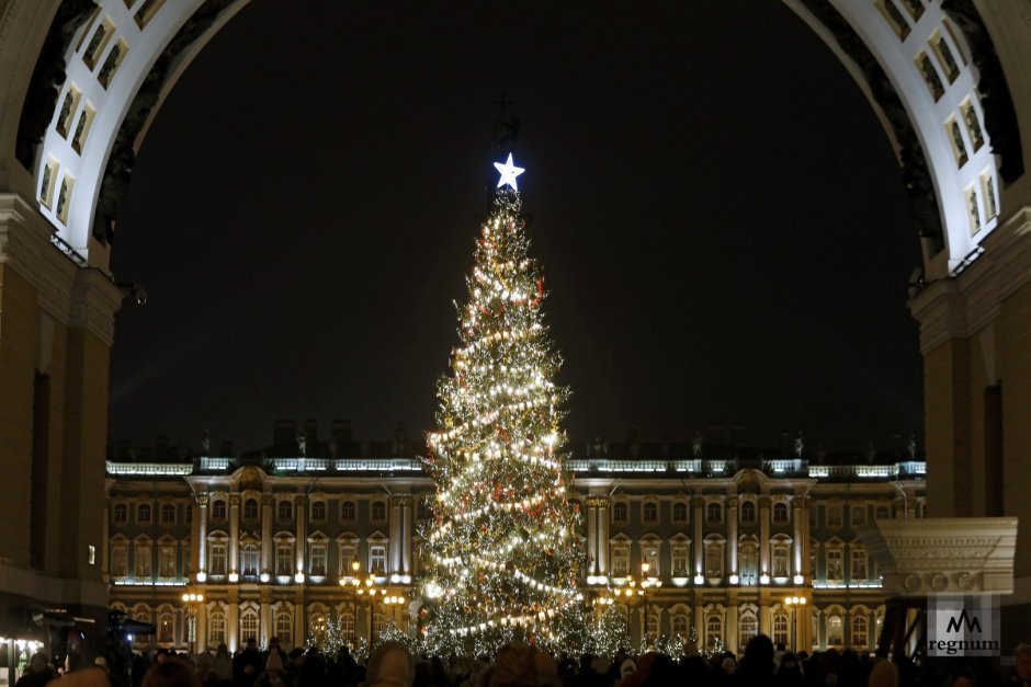 Дворцовая площадь в Санкт-Петербурге елка 2021