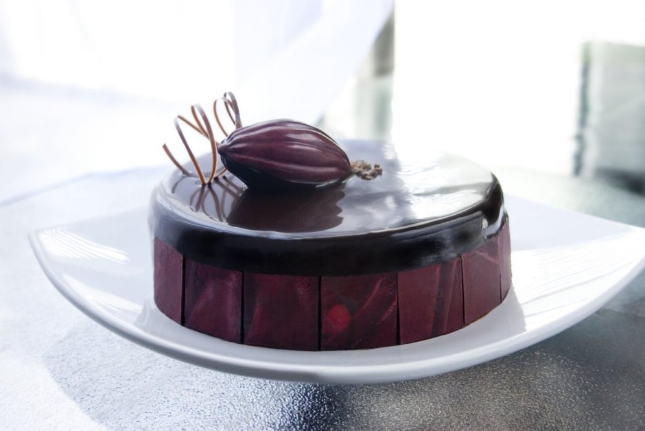 Украшение торта шоколадом Callebaut