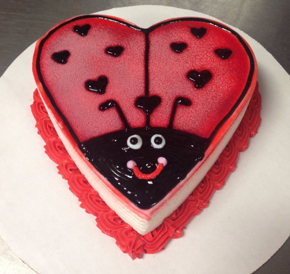 Украшение торта в форме сердца